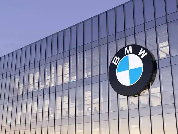 BMW tarixi: Aviatsiya zavodidan global avtomobil brendigacha bo‘lgan yo‘l
