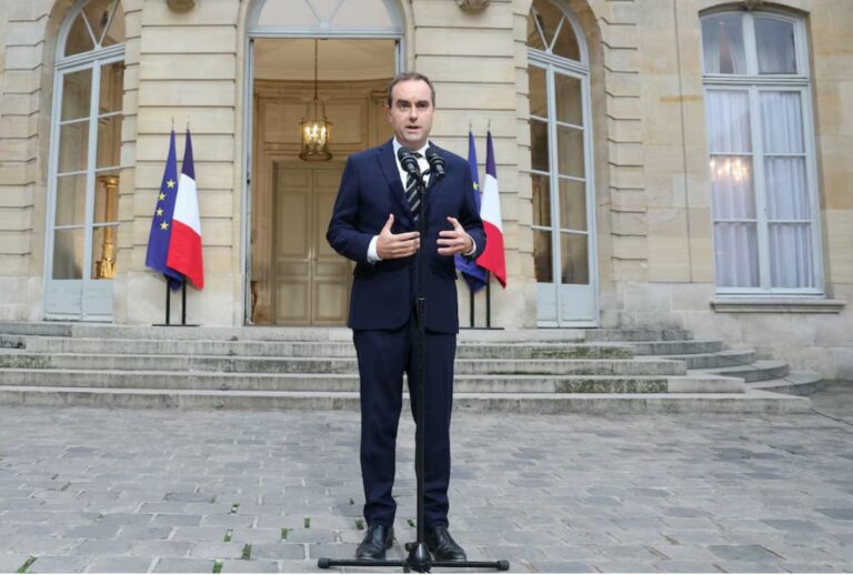 French Government Collapses Hours After Formation, Deepening Political Turmoil
