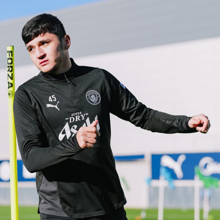 Хусанов сыграет за Манчестер Сити в матче Кубка Лиги против Суонси