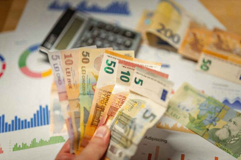 Где выгодно купить доллар и рубль в Ташкенте 23 октября