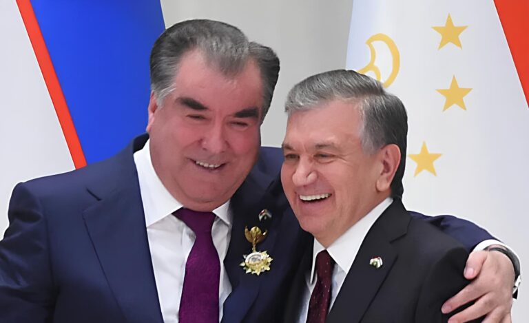 Президент Узбекистана поздравил Эмомали Рахмона с днем рождения