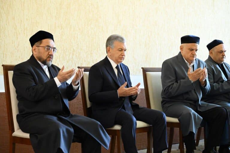 Shavkat Mirziyoyev marhum Ismoil Jo‘rabekov xonadoniga tashrif buyurdi