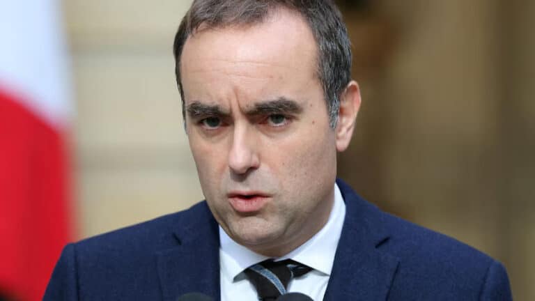 Tayinlanganiga bir oy ham bo‘lmagan Fransiya bosh vaziri iste’foga chiqdi