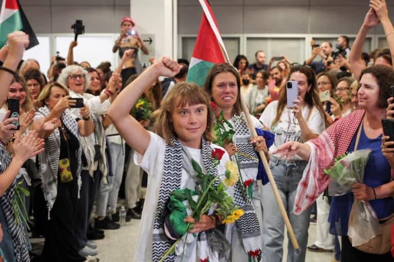 Isroil Greta Tunberg va 170 nafar faolni deportatsiya qildi