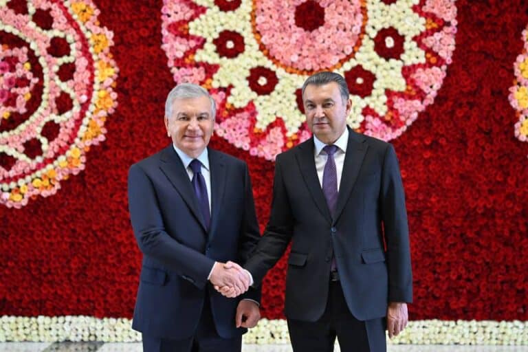 Shavkat Mirziyoyev Dushanbega yetib bordi
