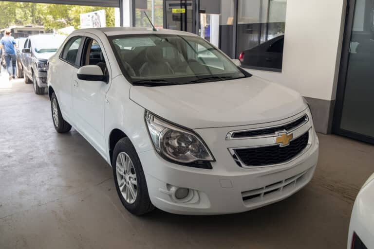 Chevrolet Cobaltning afzalliklari va kamchiliklari: haydovchilar fikri