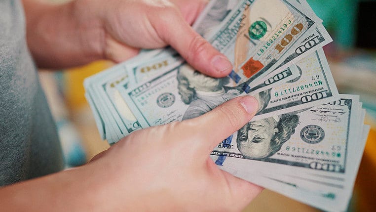 Dam olish kunlari xorijiy valyutalarni qaysi banklarda ayirboshlash mumkin
