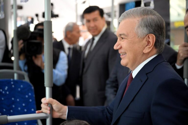 Prezident yangilangan Shota Rustaveli ko‘chasini jamoat transportida aylandi