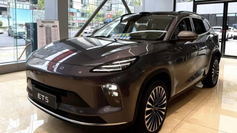 Chery Exeed Exlantix ET5 avtomobili sotuvga chiqdi