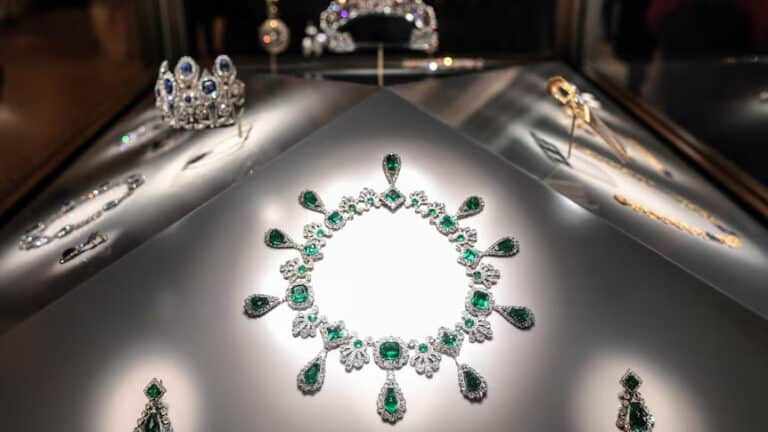Two Men Detained in Connection with $102 Mln Louvre Jewelry Robbery