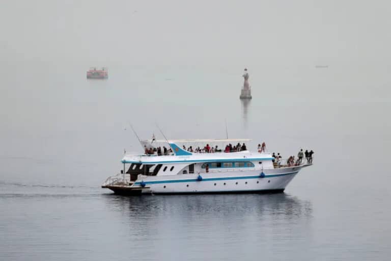 Bortida 220 nafar sayyoh bo‘lgan kema butunlay yonib ketdi — video