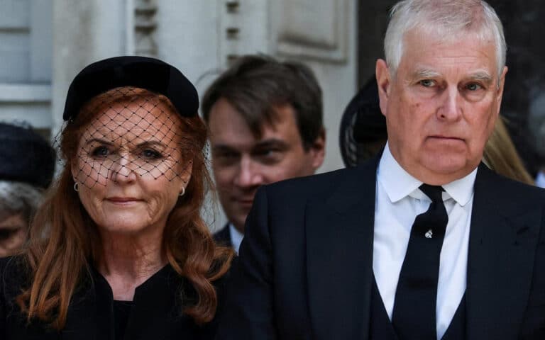 Принц Эндрю изгнан из дворца и лишен титулов