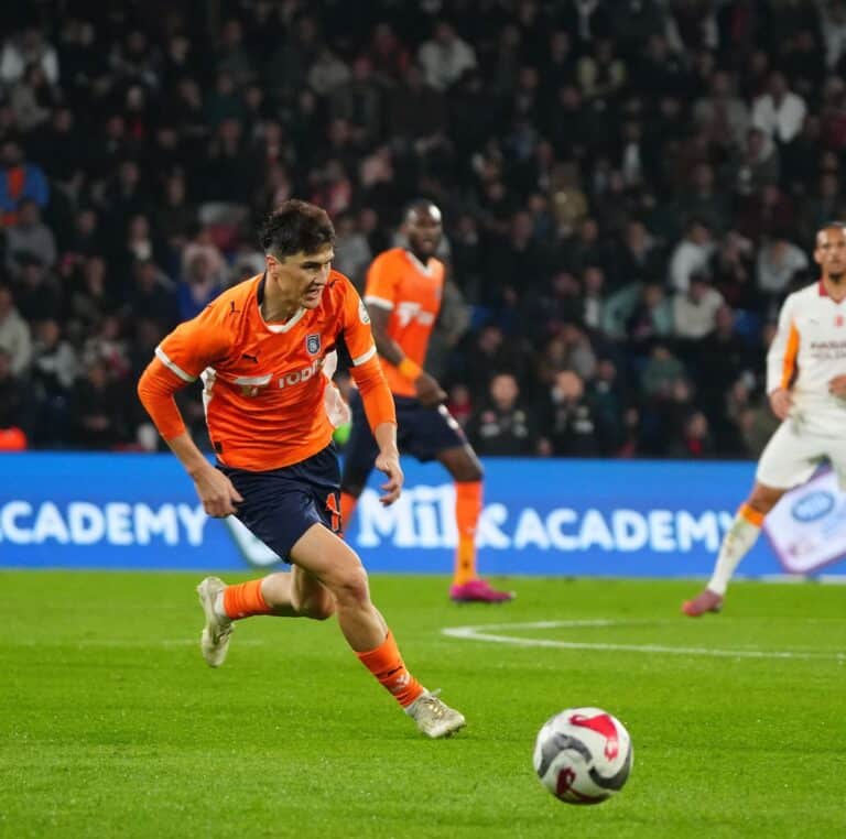 Шомуродов принес победу Башакшехиру в матче против Коджаелиспора