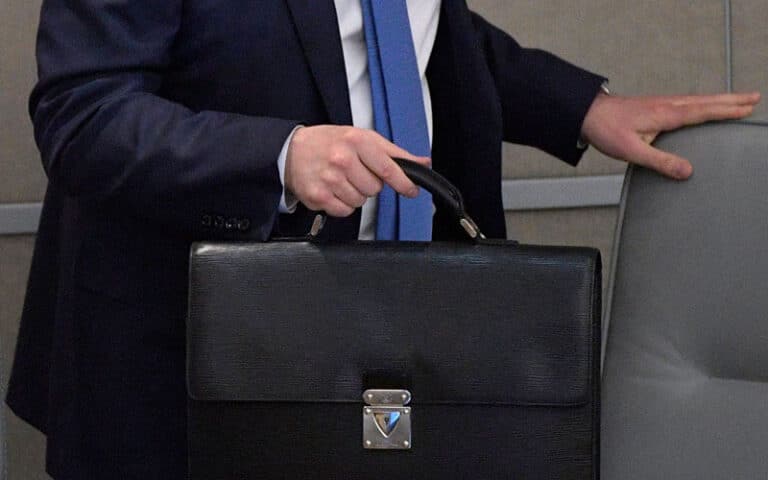 Qoraqalpog‘iston Vazirlar Kengashida kadrlar o‘zgardi