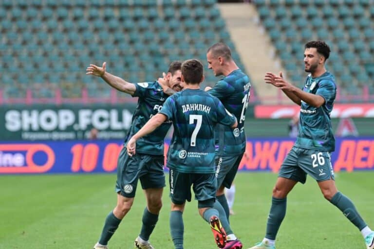 Акрон — Пари НН: гости дожали матч, несмотря на туман и гол Дзюбы