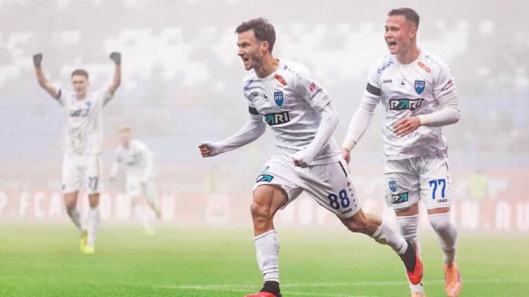 Акрон — Пари НН: гости дожали матч, несмотря на туман и гол Дзюбы