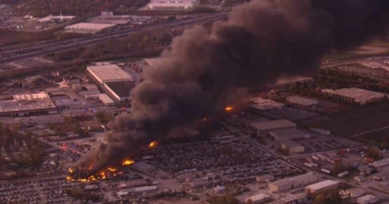 AQShda yuk samolyoti halokatga uchradi — video