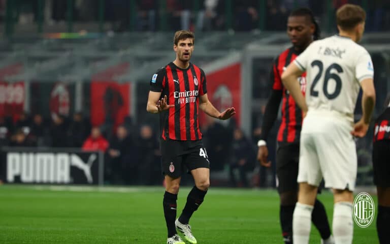 Милан дожал Лацио во втором тайме и поднялся на первое место