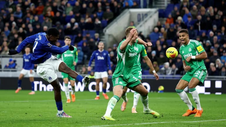 Ньюкасл разносит Эвертон и оформляет уверенную победу на выезде