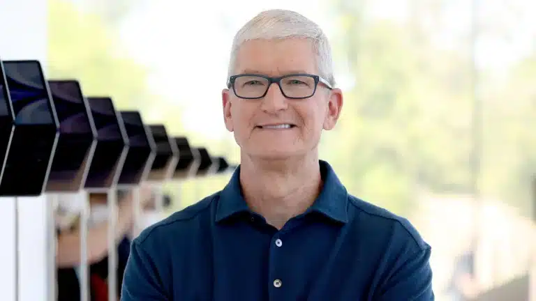 FT: Тим Кук может покинуть пост главы Apple в 2026 году