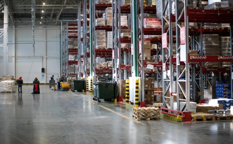 Экспорт Китая просел впервые за восемь месяцев