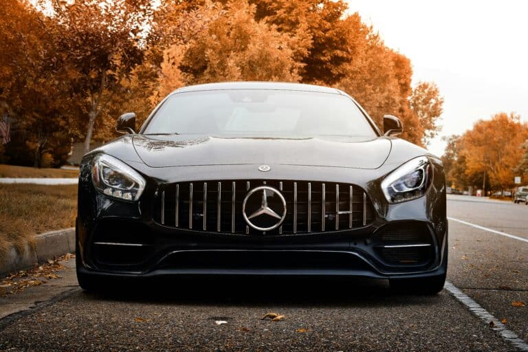 За год Узбекистан увеличил импорт автомобилей до 56,3 тыс.