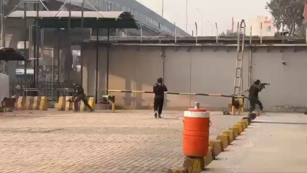 Gunmen and Suicide Bombers Strike Paramilitary HQ in Pakistan