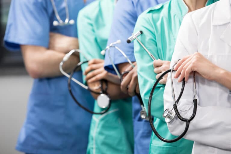 В Узбекистане медики получат больше льгот и выплат с 2026 года