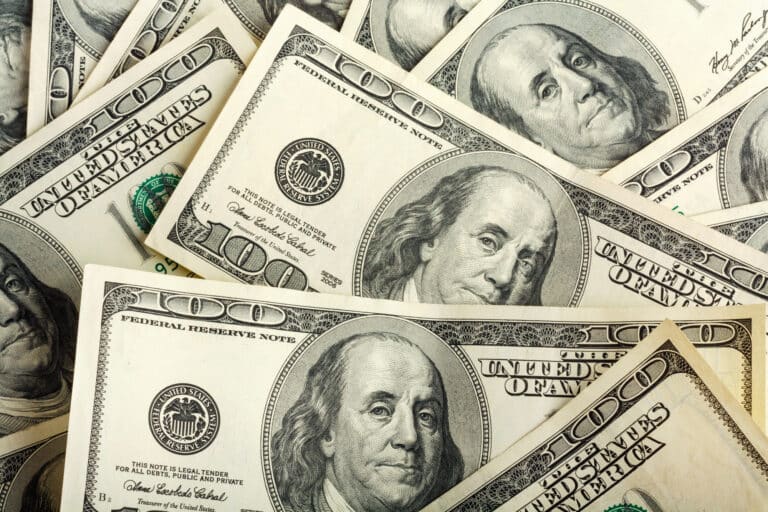 12-noyabr kuni xorijiy valyutalarni qaysi banklarda qulay narxda almashtirish mumkin