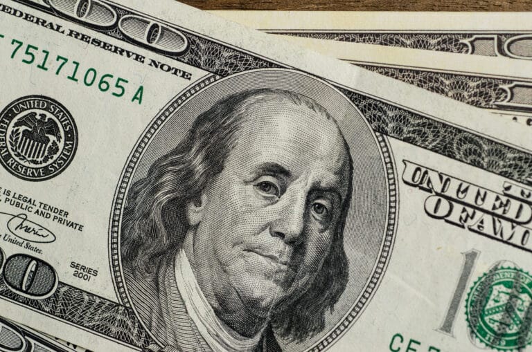 Hafta davomida davomida dollar qanchaga pastladi