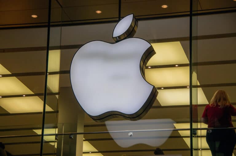 Apple 634 mln dollar jarima to‘laydi