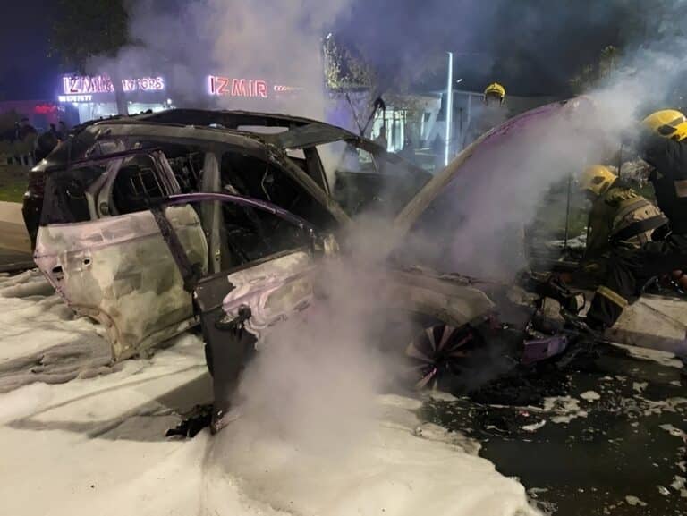 В Ташкенте электромобиль BYD загорелся после ДТП