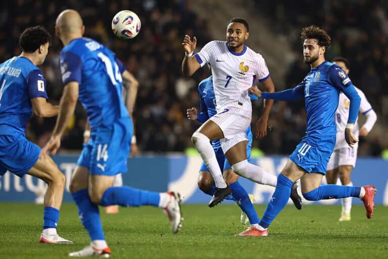 Франция отыгралась в Баку и укрепила лидерство в группе D