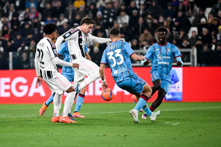 Дубль Йылдыза приносит Ювентусу волевую победу над Кальяри