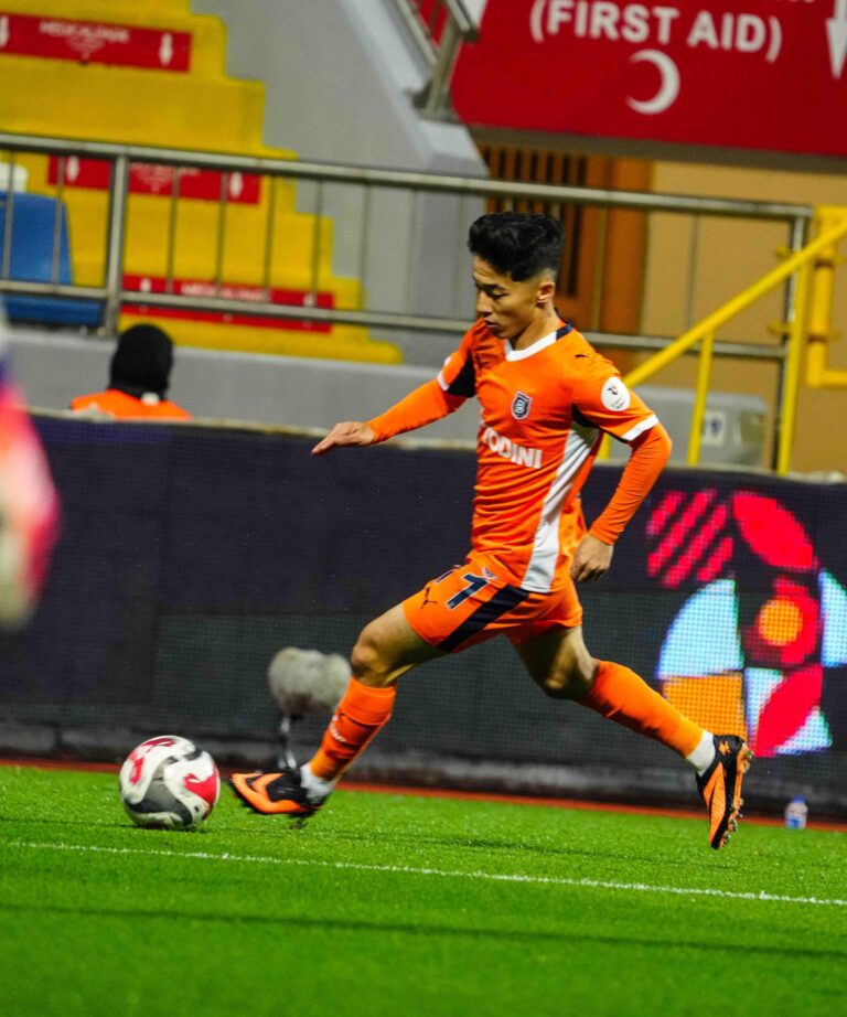 Файзуллаев забивает, Шомуродов ставит точку: Башакшехир уверенно громит Касымпашу