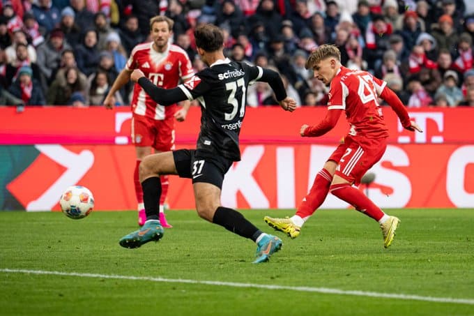 Бавария разгромила Фрайбург и выдала эффектный камбек