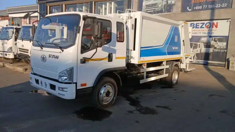 В Ташкенте внедрили GPS-контроль за движением мусоровозов