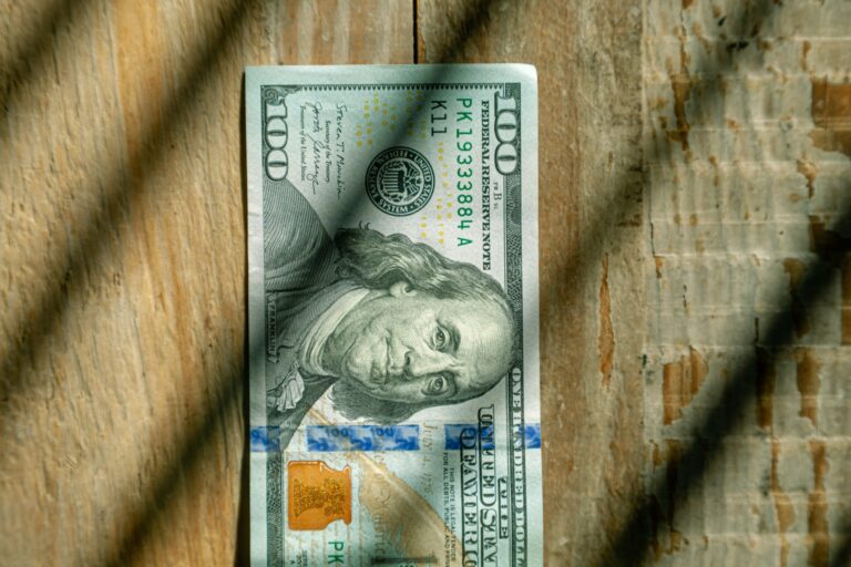 Где выгодно обменять рубль и доллар в Ташкенте 22 октября