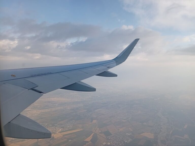 Самолеты Uzbekistan Airways не смогли приземлиться в Уфе и ушли в Казань