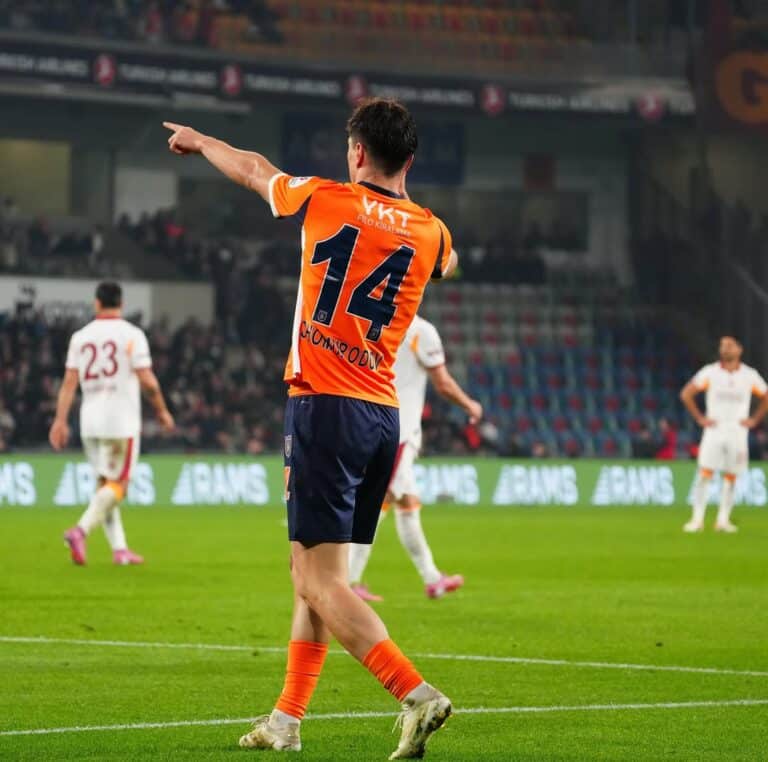 Шомуродов забил, но Башакшехир уступил Трабзонспору в драматичном матче