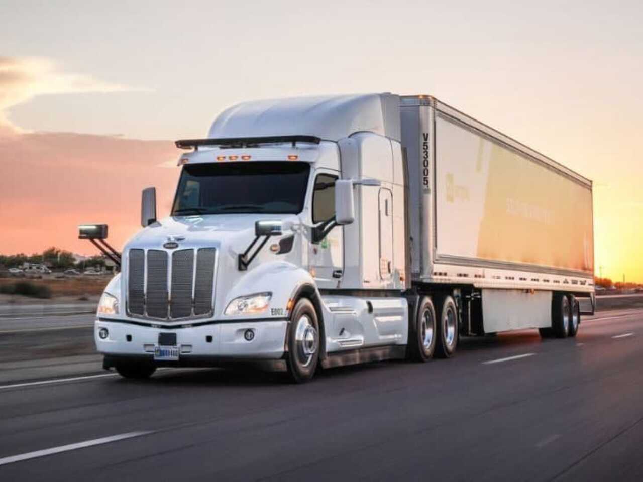 Koylaklar va sarafanlardagi xususiy uy qurilishi porno fotosuratlari