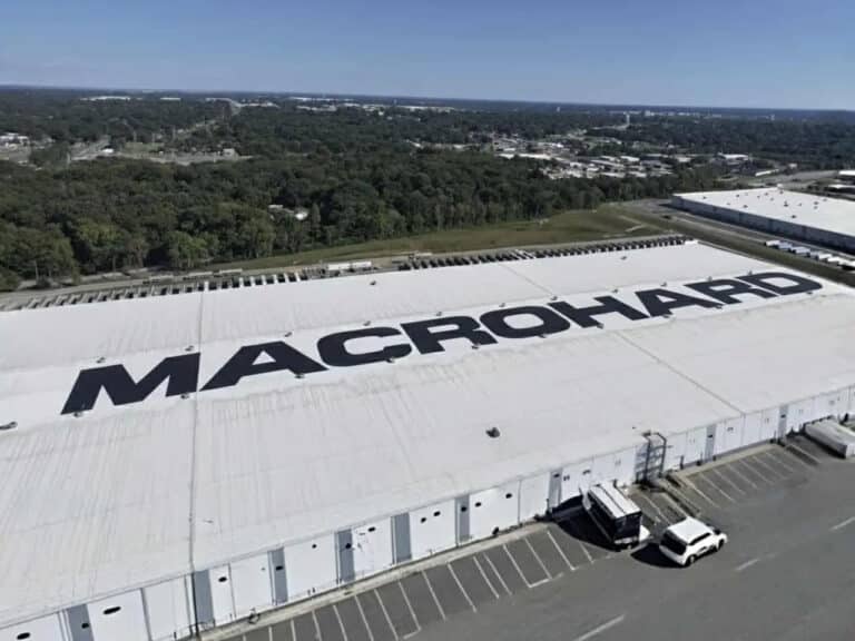 Ilon Mask dunyodagi eng qudratli kompyuter qurilayotganini ma’lum qildi