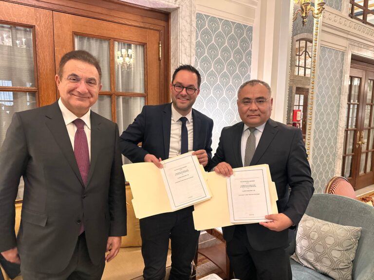 Американский Valmont Industries поможет Узбекистану с установкой деждевальных оросительных систем