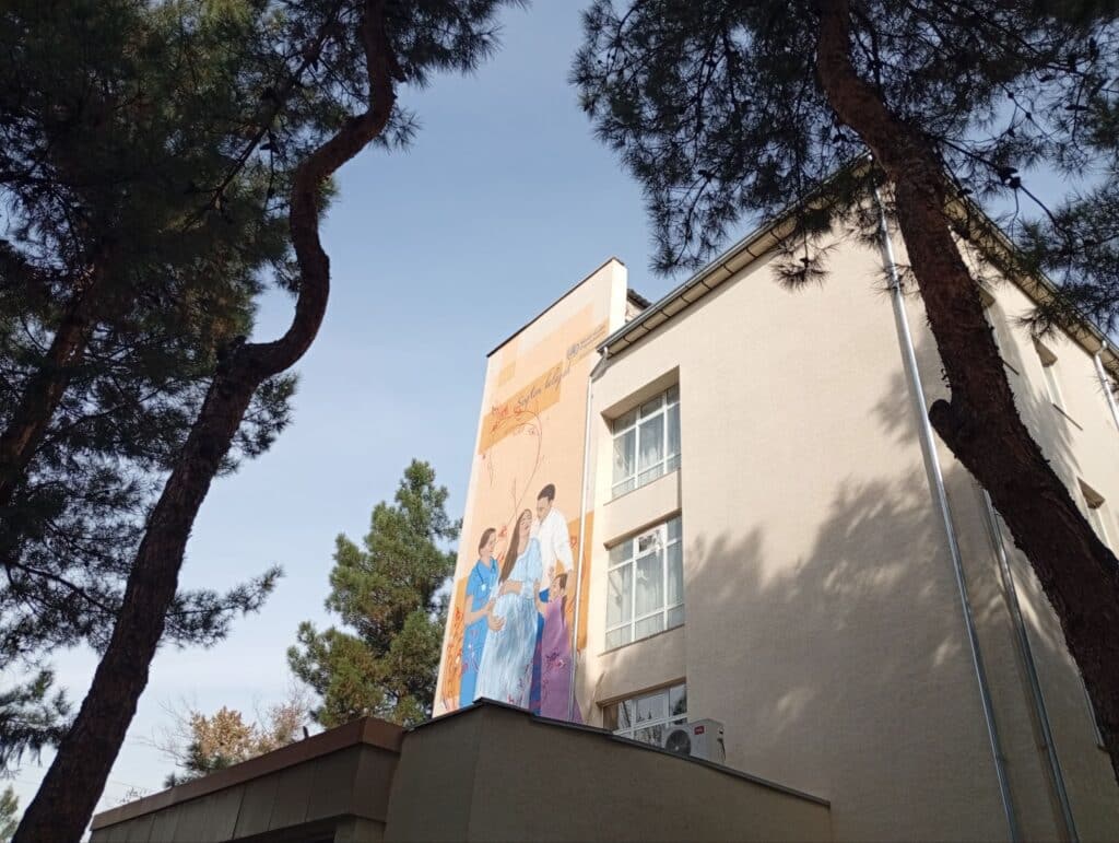 Мурал «Здоровье будущего» открыли в Ташкенте. Фото: Kursiv Uzbekistan