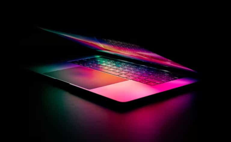 MacBook Pro’ning faqat yuqori toifadagi modellariga OLED ekran o‘rnatiladi