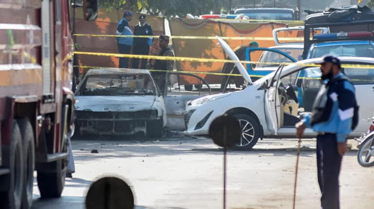 Взрыв в Исламабаде унес жизни 12 человек