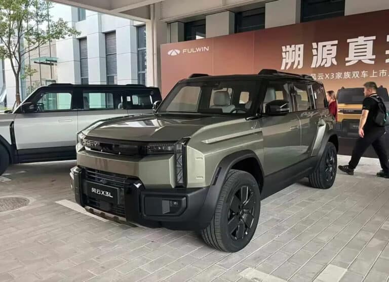 Chery Fulwin X3L avtomobili tog‘dagi  zinapoya sinovidan o‘ta olmadi — video