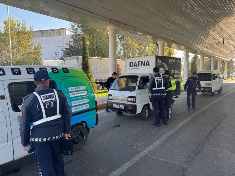 Toshkentda 400 ga yaqin avtomobillar reklama pasportisiz harakatlangani aniqlandi
