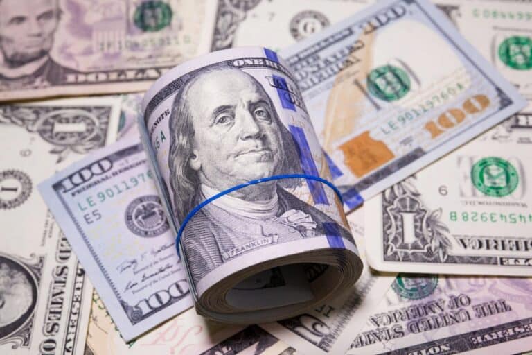 21-noyabr kuni xorijiy valyutalarni qaysi banklarda qulay narxda almashtirish mumkin