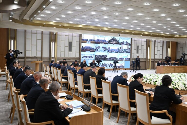 Узбекистан намерен снизить бедность и безработицу на 4,5% в следующем году